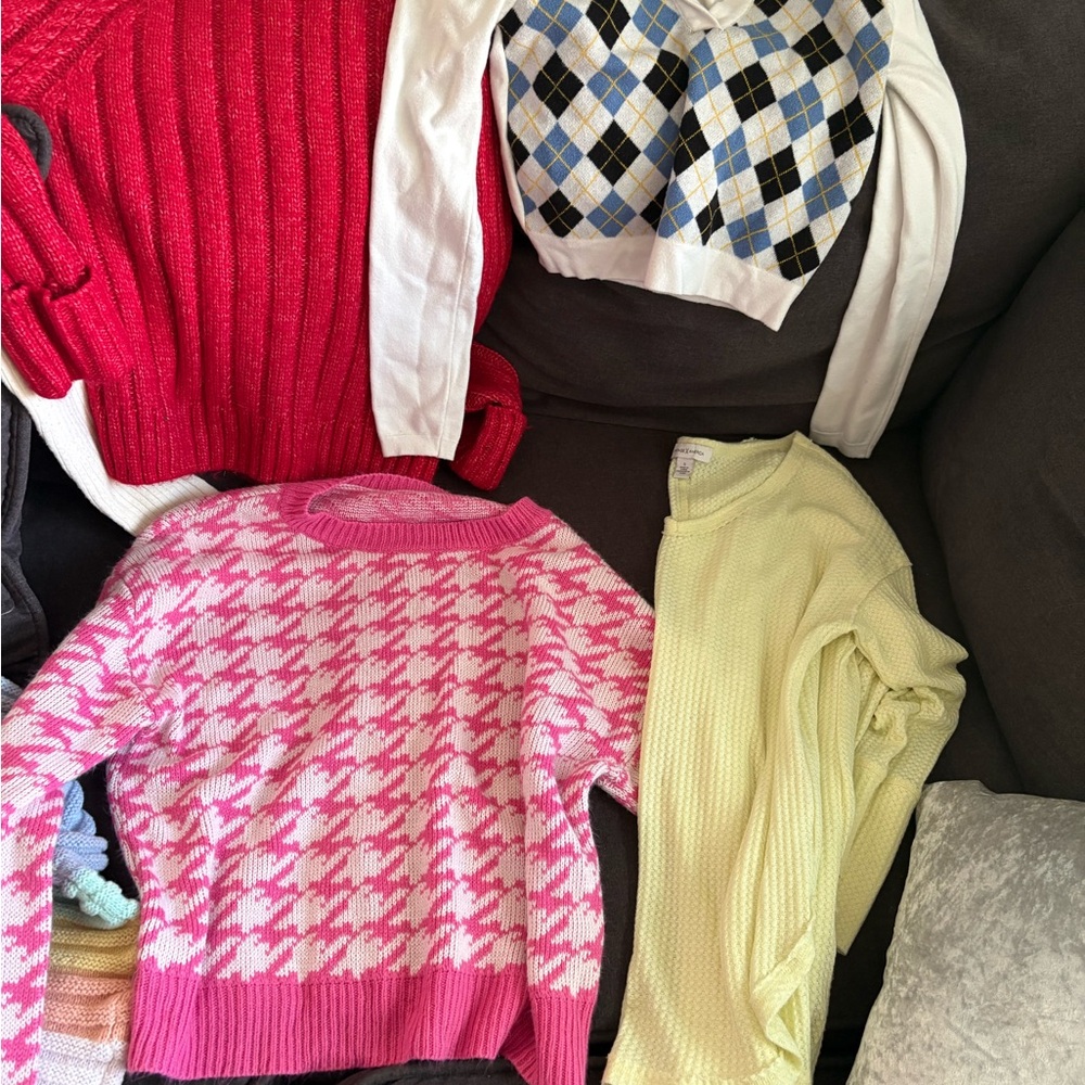 Woman’s Small Lot - Picture 1 of 2
